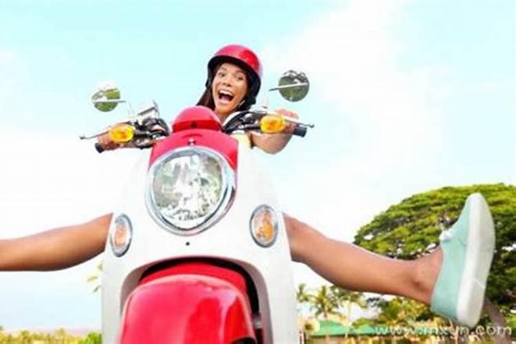 梦见骑电动车停不下来