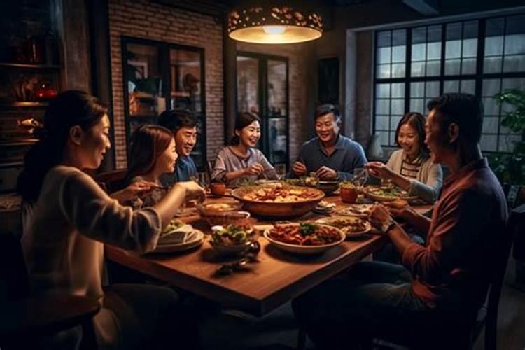 梦见舅舅来家中聚餐