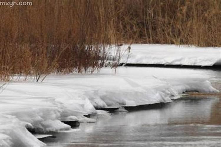 梦见湖水结冰什么预兆？