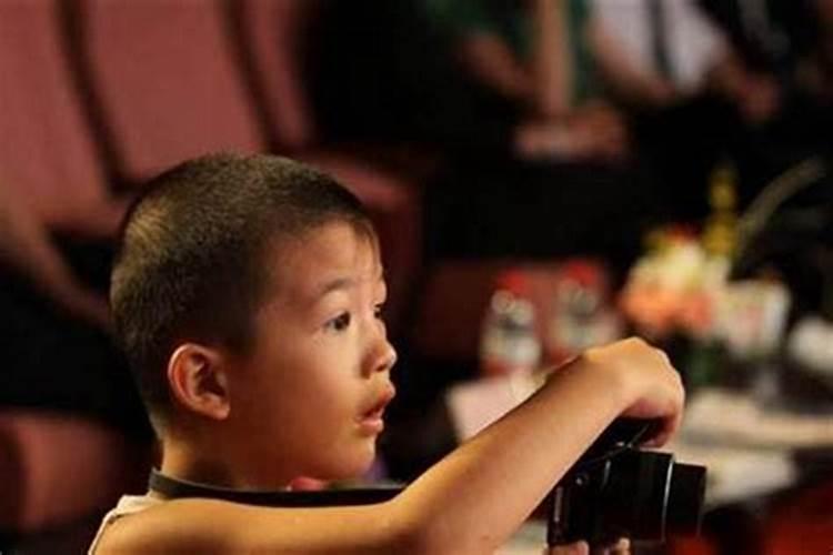 小孩能去做法事家里么？