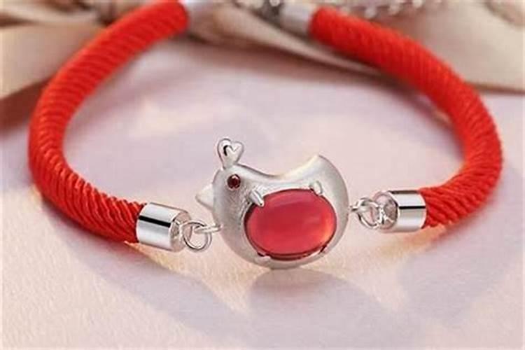 女人本命年应戴哪些饰品？