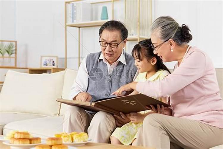 梦到和爷爷奶奶一起睡觉