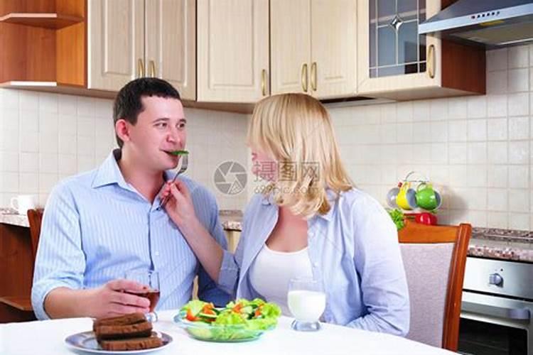 梦见老公和前女友在一起吃早餐