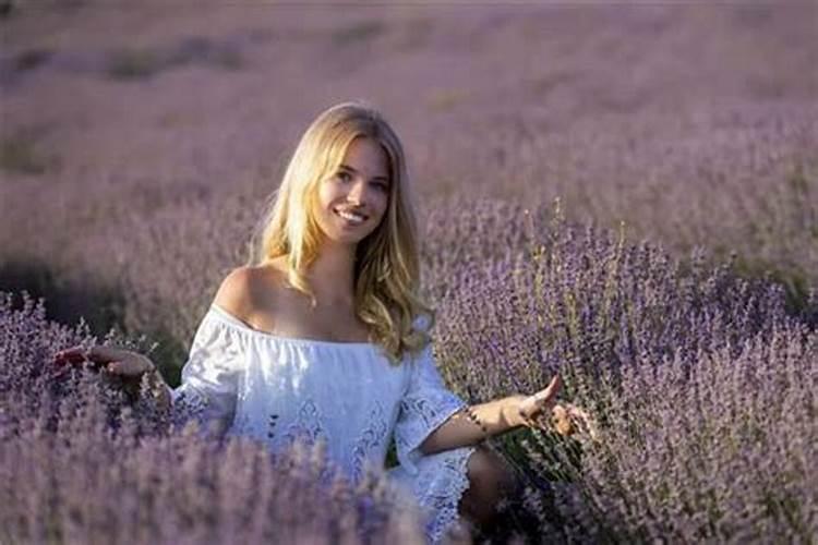 梦见前女友在我家吃饭