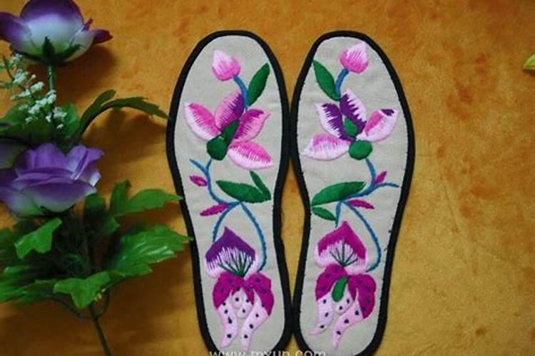 女人梦见鞋垫啥意思？