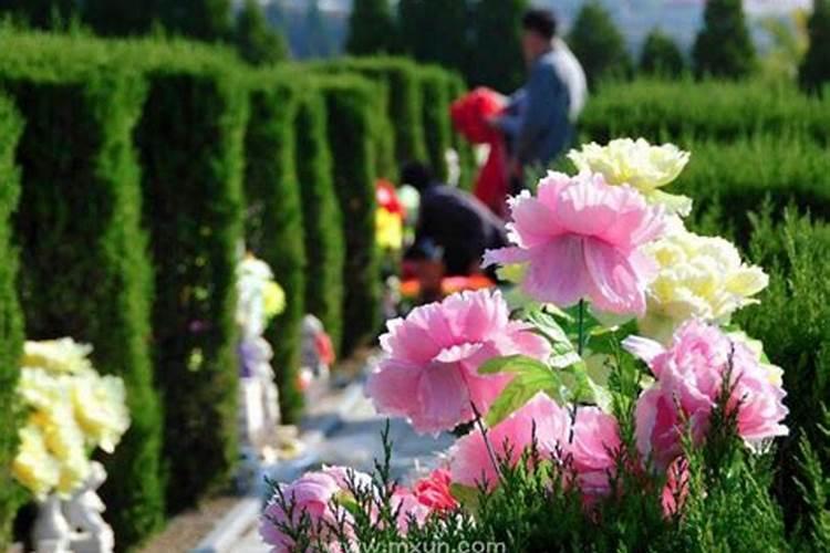 梦见给死去的爷爷磕头是什么意思？