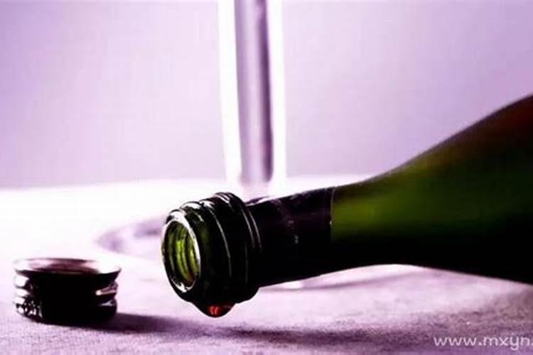 梦见死去爸爸吐鲜血