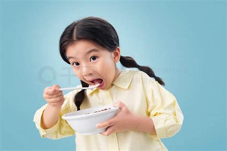 梦见和女孩子吃东西