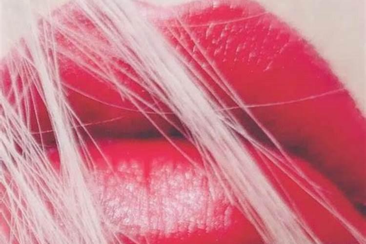 梦见从嘴里拽出东西是什么意思？