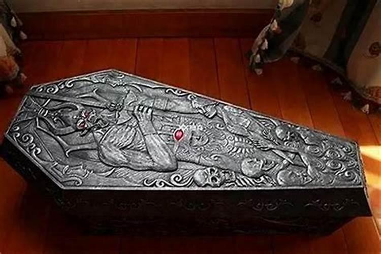 梦见棺材掉地上是什么征兆？