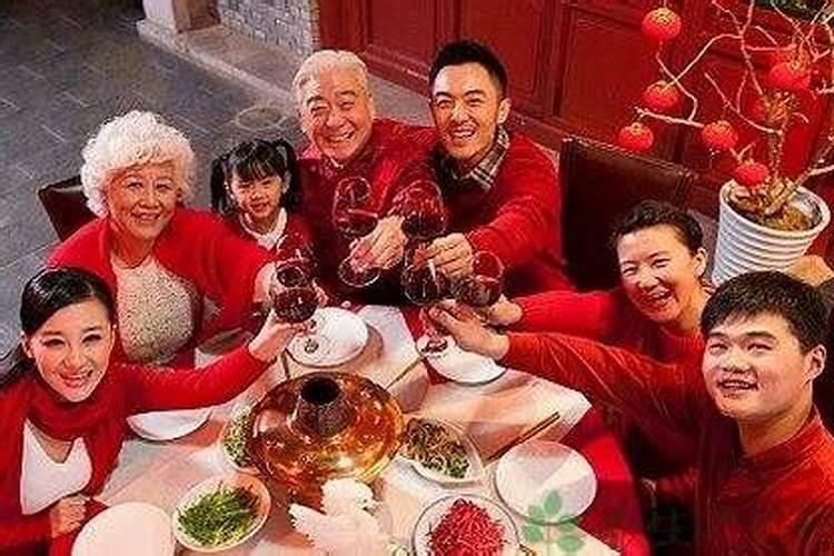 农历除夕吃的团圆饭叫什么？