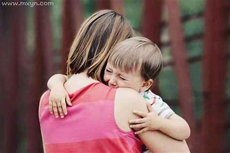 梦到自己抱自己家的孩子