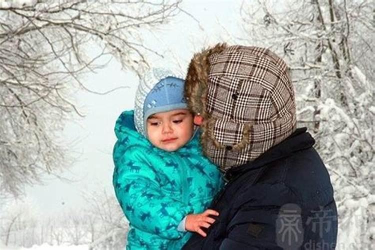 梦见死去的奶奶在一起吃饭