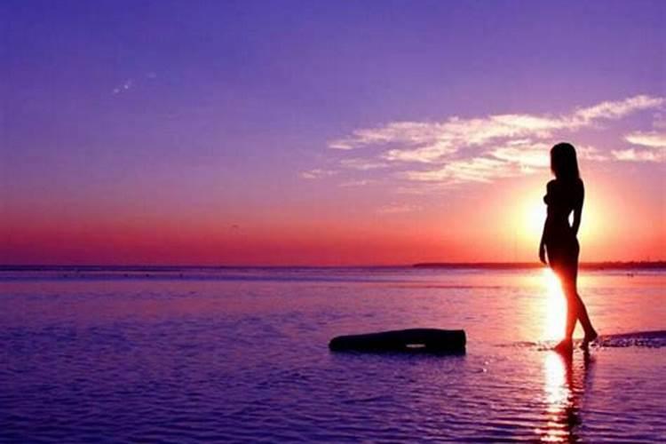 梦见奶奶还活着并说话好不好意思？