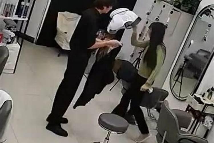 梦见别人叫自己换身衣服