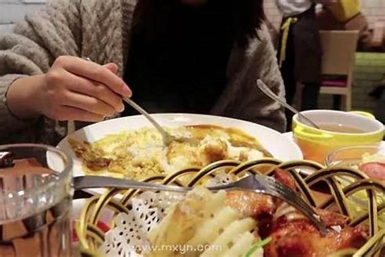 梦见吃饭是不是要生气？