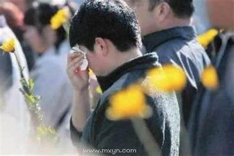 梦见死去的亲人说想吃什么？