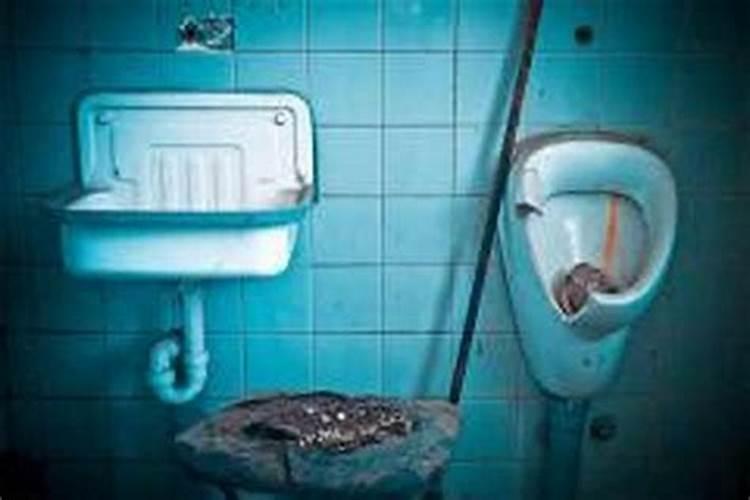 梦见厕所很多粪便是什么意思？