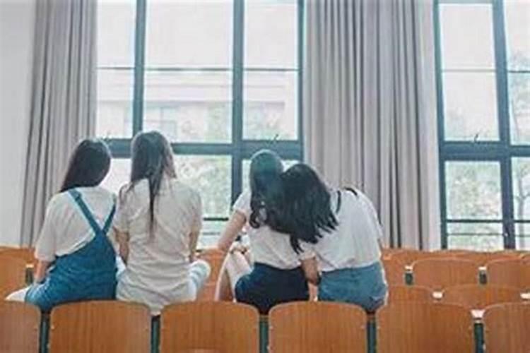 梦见很久不联系的同学喜欢我