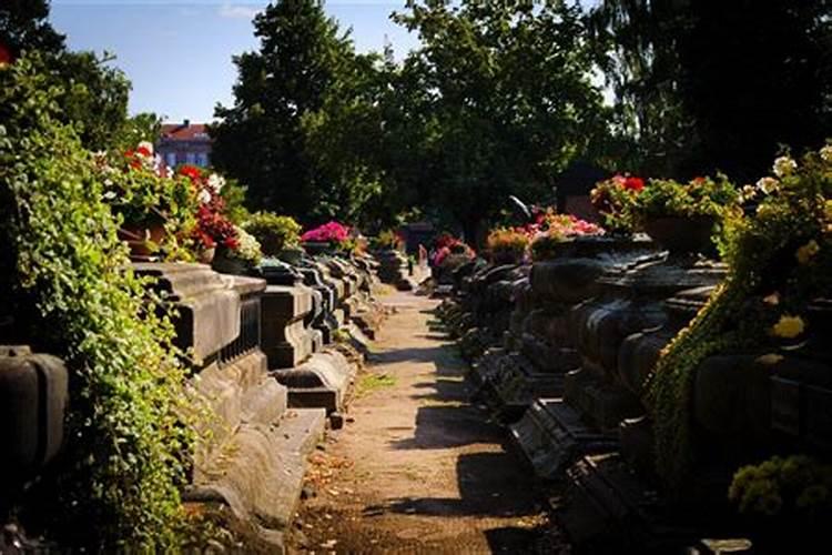 清明哪一天修坟立碑最好？