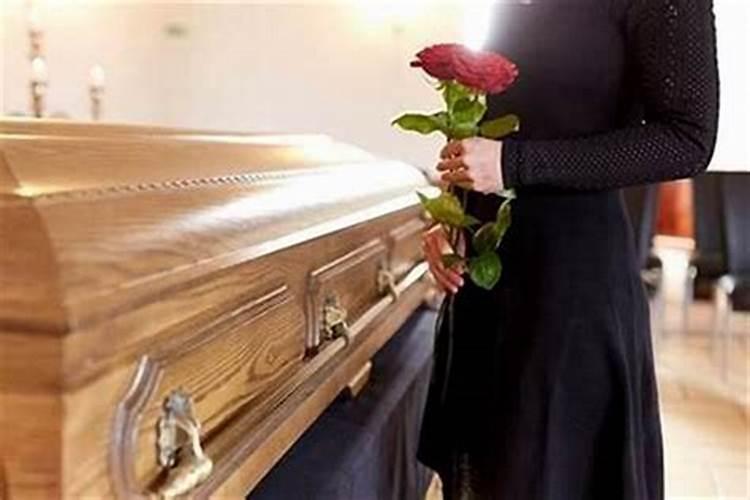 梦见亲属死亡棺材出殡