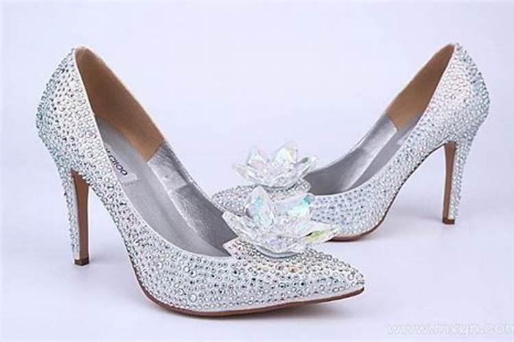 梦见做鞋子是什么意思？