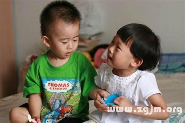 梦见老人抢我东西怎么回事？