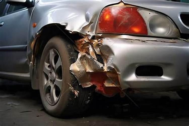 梦到自己的汽车被损坏