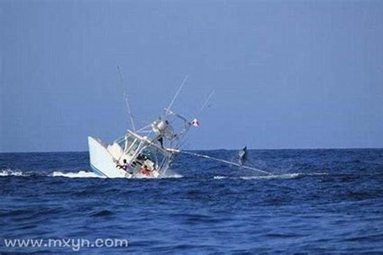 梦到船翻了是什么意思？