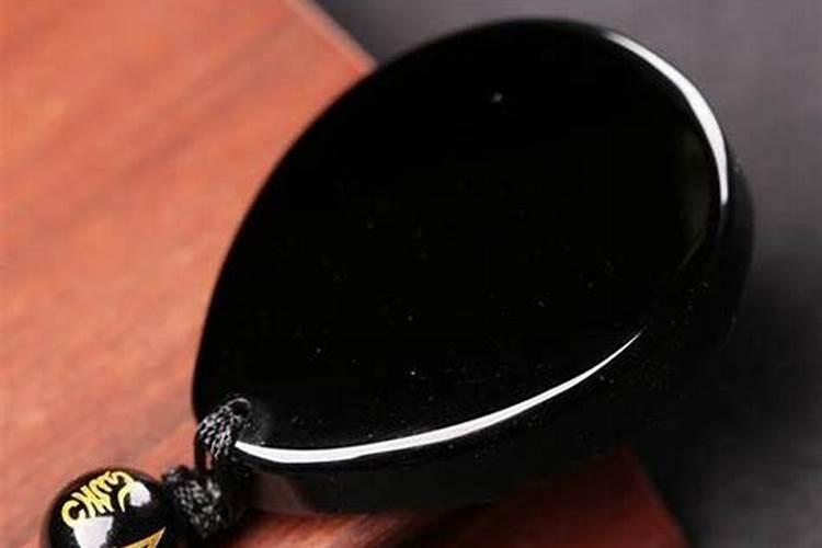 属鸡防小人应该佩戴什么？