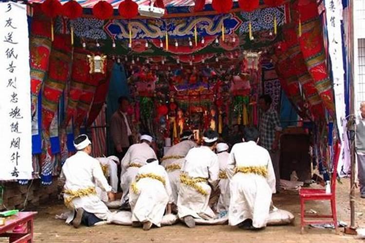 梦见死人头露出坟地好不好？