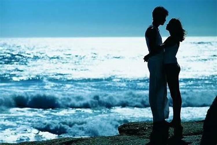 单身女人梦见陌生男人保护我家