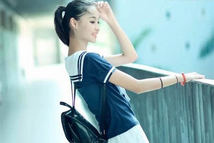 梦见和男朋友在学校里玩