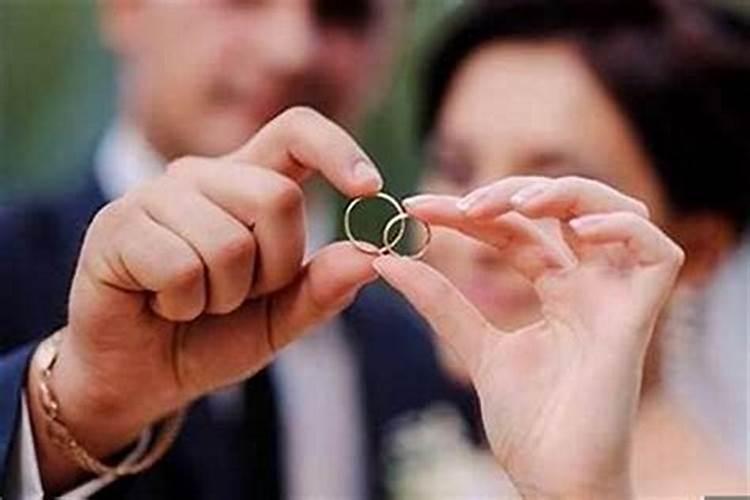 八字怎么看二婚配偶的年龄？