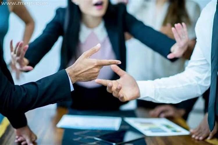 梦见和别人争一个女人