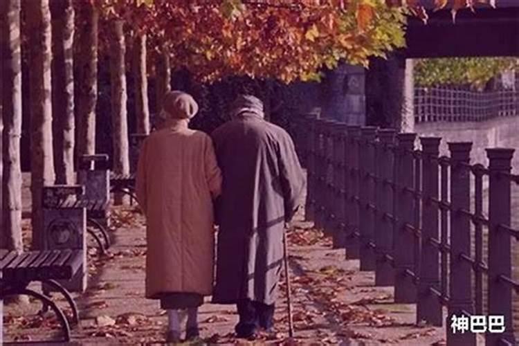 梦见家里为已故老人办丧事