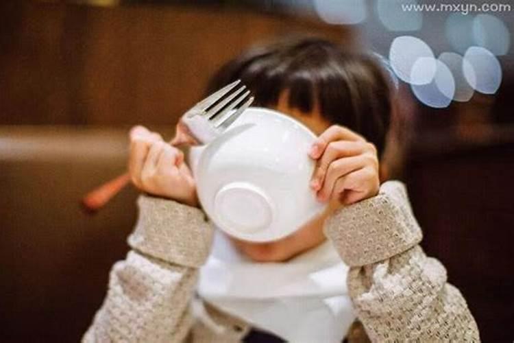 梦见和弟弟吃饭是什么预兆？