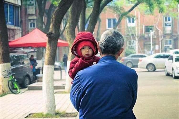 梦见别人给了个小孩