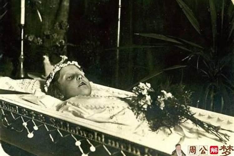 梦见死去的人在下葬好不好？