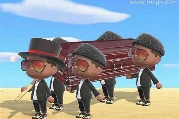 梦见别人抬棺材路过自家门口