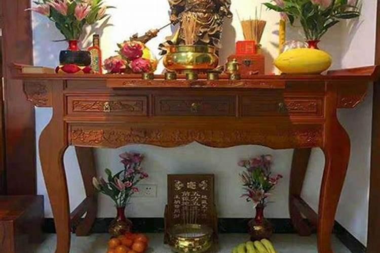 梦见供桌上摆满了东西和钱