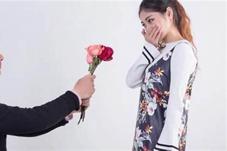 梦见邻居家女孩表白别人不理我