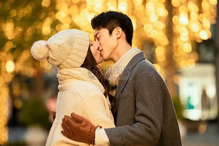 梦到和一个男人接吻很甜蜜