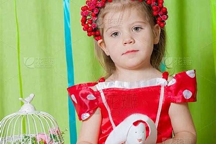 姐姐梦到妹妹穿红裙子戴花结婚