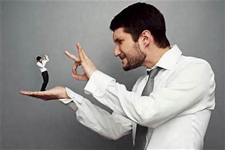 工作被小人总盯着我怎么办？