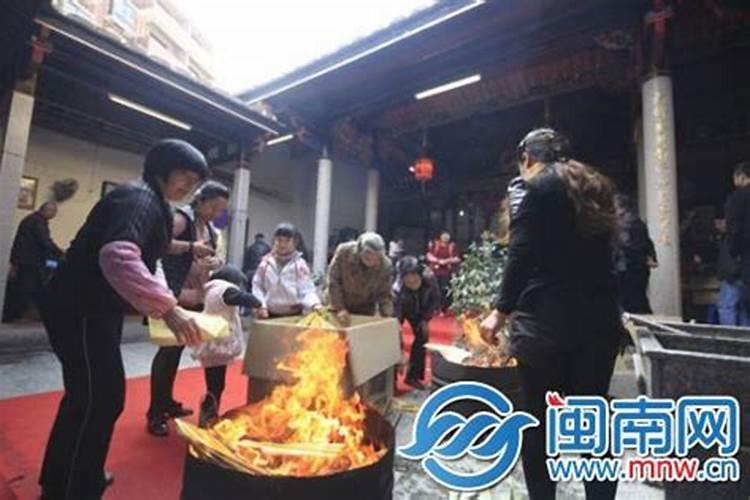 闽南冬至祭祖点几支香？