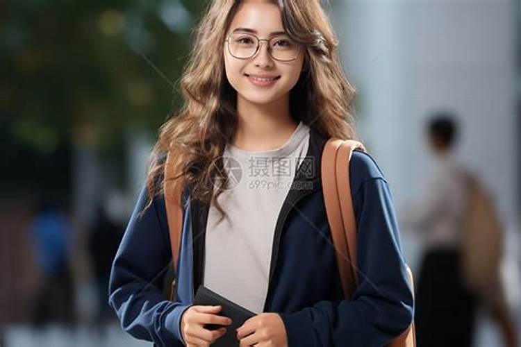 梦见漂亮的女大学生对我微笑