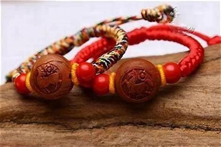 女士犯太岁佩戴什么好运气？