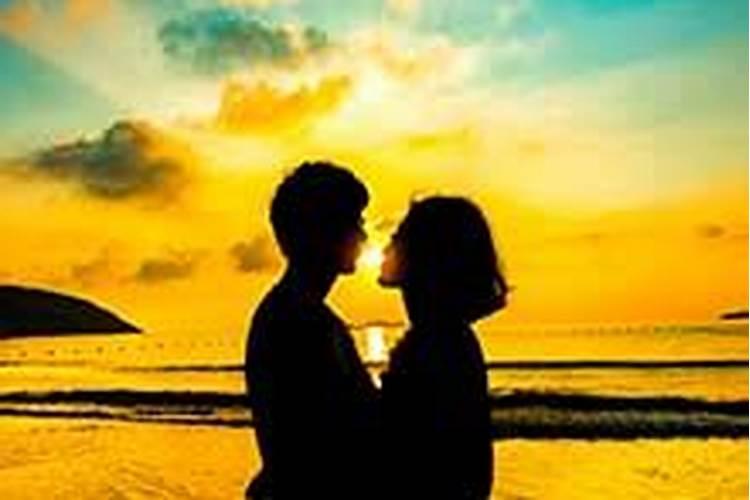 梦见女朋友和别的男人一起出去玩