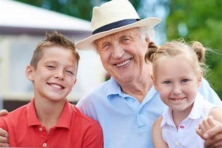 梦见死去的爷爷自己还掉了一个牙